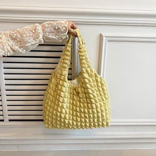 【百搭大容量！云朵褶皱包】洋气百搭云朵褶皱包女2024韩版网红腋下包大容量设计感小众手提包，大容量设计感十足，手提、单肩、斜挎三种方式随心切换。-ry 商品图4