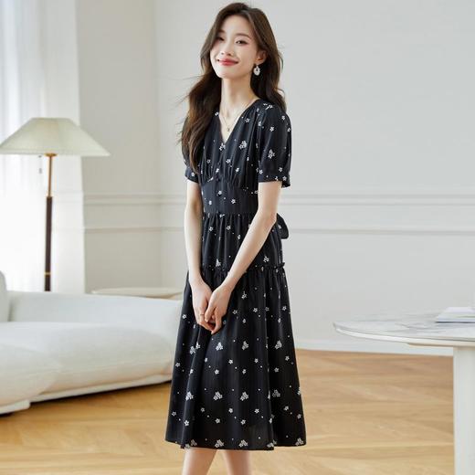 茶歇法式碎花连衣裙女2024夏季新款黑色中长款V领气质显瘦长裙子 商品图1