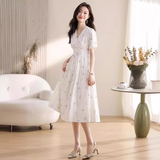 茶歇法式碎花连衣裙女2024夏季新款黑色中长款V领气质显瘦长裙子 商品图3