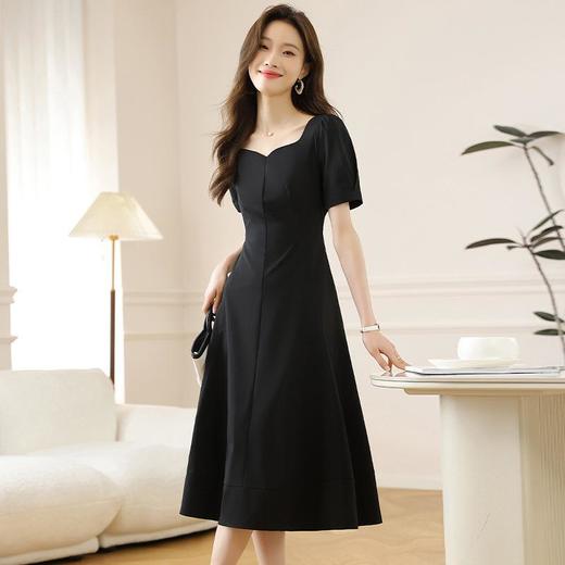 赫本风气质显瘦连衣裙女2024夏季高级感法式方领中长款短袖小黑裙 商品图0