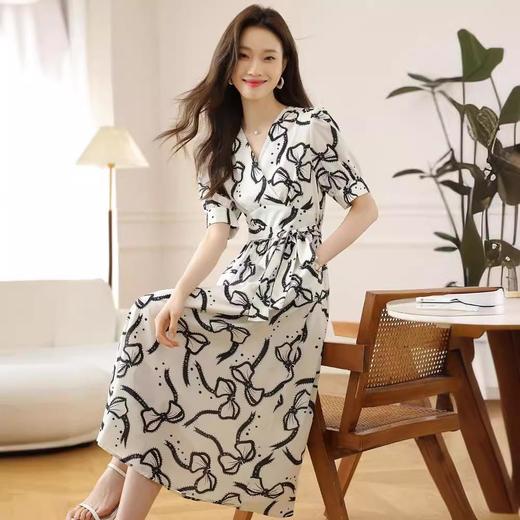 碎花连衣裙女2024夏季新款韩版高级感裹身温柔法式气质V领长裙子 商品图2