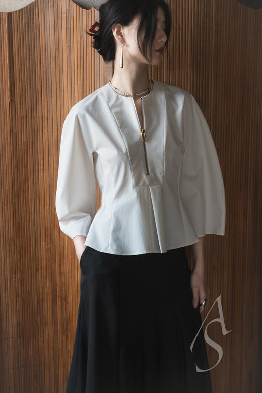 Ashlyn 白色LOTTIE镀金拉链女爵上衣 商品图0