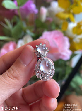 4020204，玻璃蛋面吊坠。具体价格微信咨询