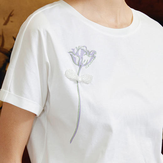 玳莎绣花印花设计感圆领白T恤女2024夏季新款时尚连肩袖短袖上衣  EB32103 商品图2