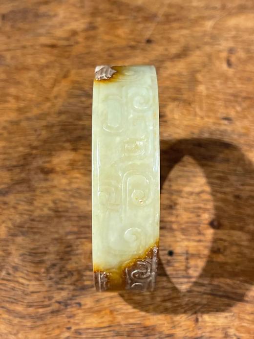 褐白沁黄玉雕螭龙纹扁带手镯，顺丰包邮 商品图6