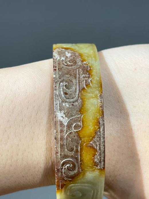 褐白沁黄玉雕螭龙纹扁带手镯，顺丰包邮 商品图14