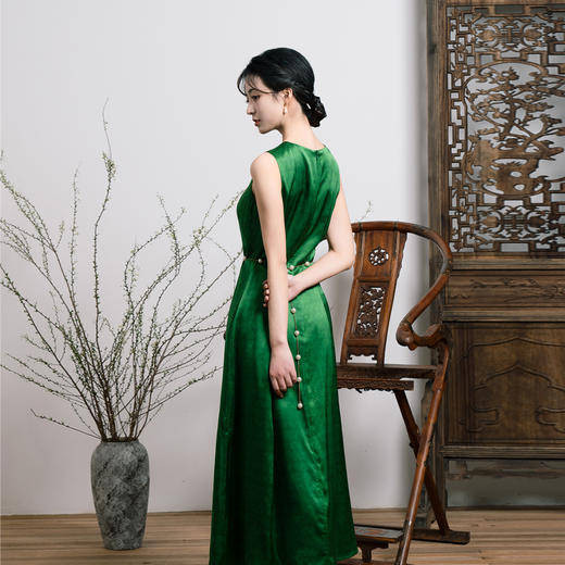 荷言HEYEN新中式绿玉篁时尚浮云纹绿色无袖连衣裙真丝桑蚕丝显瘦长裙 商品图2