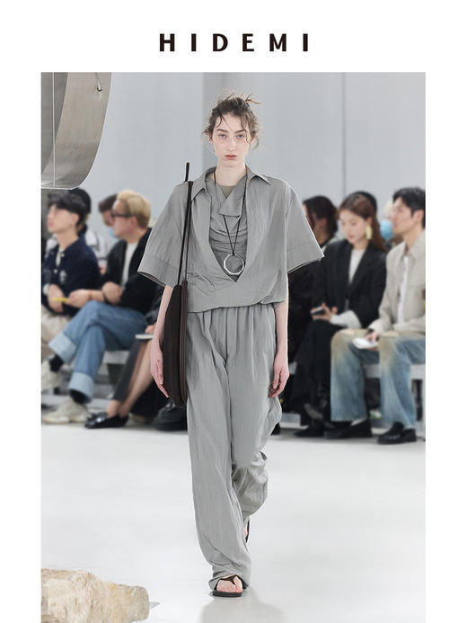 HIDEMI 极简微褶皱柔顺清透设计感假两件短袖长裤套装 商品图0