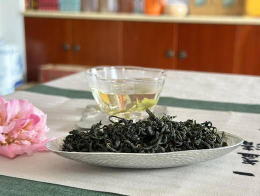 清新绿茶｜【江头贡茶】明前一级生态绿茶～干茶色泽墨绿，茶形壮结，栗香馥郁，口感浓厚，满口生津，回甘持久～办公、自饮、馈赠之选，好喝又实惠，茶美价优天然健康绿色食品，牛皮纸袋简易装，净含量250g/袋 商品图2