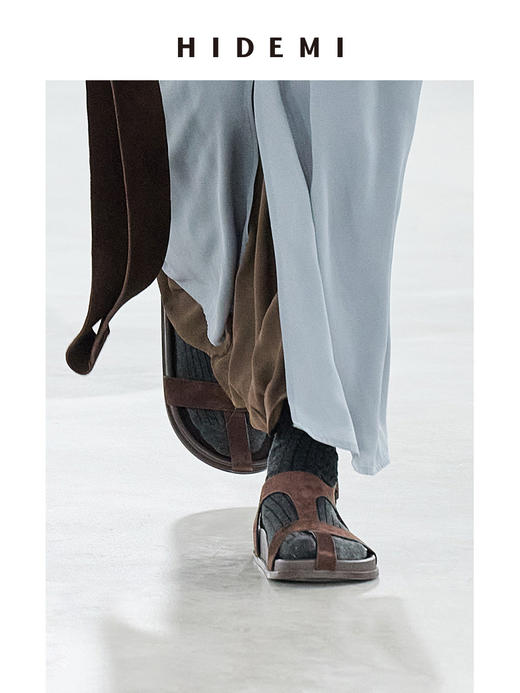 HIDEMI 极简交叉十字带厚底凉鞋 米色蜥蜴纹/乌木棕麂皮/白色羊皮 商品图9