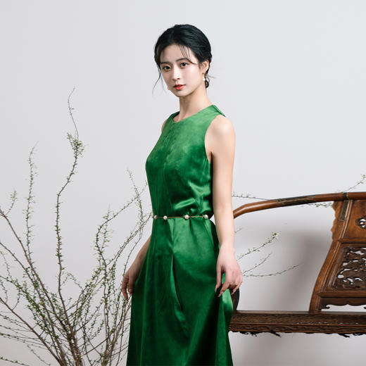 荷言HEYEN新中式绿玉篁时尚浮云纹绿色无袖连衣裙真丝桑蚕丝显瘦长裙 商品图1