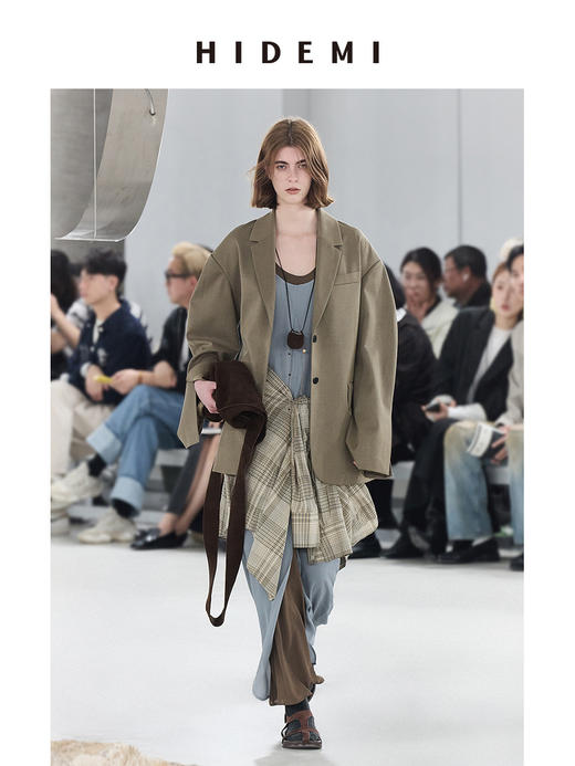 HIDEMI 【当当同款】极简圆领设计感棕蓝色两件式叠穿清透缎面开衩连衣裙长裙 商品图2