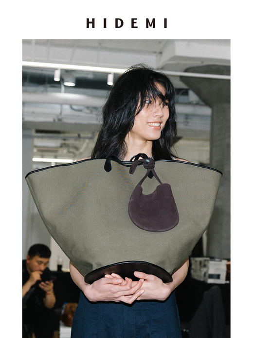 HIDEMI 军绿色帆布拼皮系列VASE TOTE艺术感花瓶托特包 大号/小号 商品图4