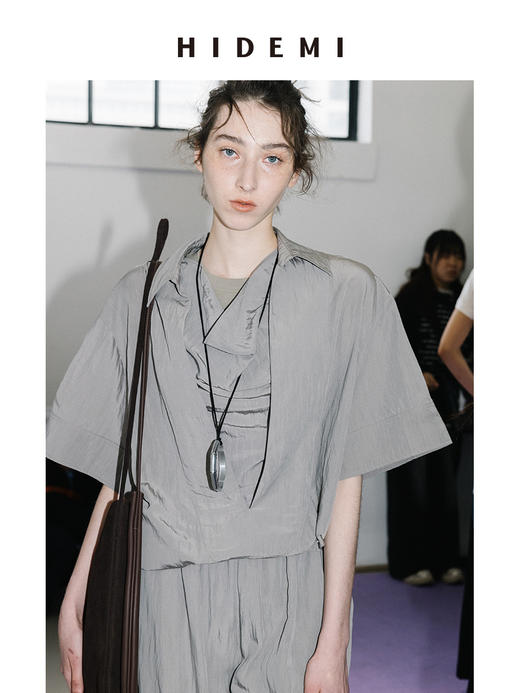 HIDEMI 极简微褶皱柔顺清透设计感假两件短袖长裤套装 商品图4