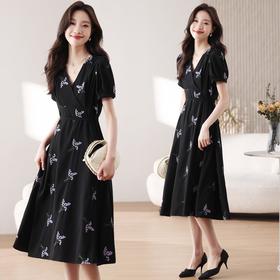 气质优雅连衣裙女2024夏季法式黑色V领收腰a字裙花朵显瘦中长裙子