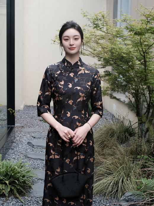 盛唐婧 |真丝翠松纹高雅旗袍-黑色 商品图5