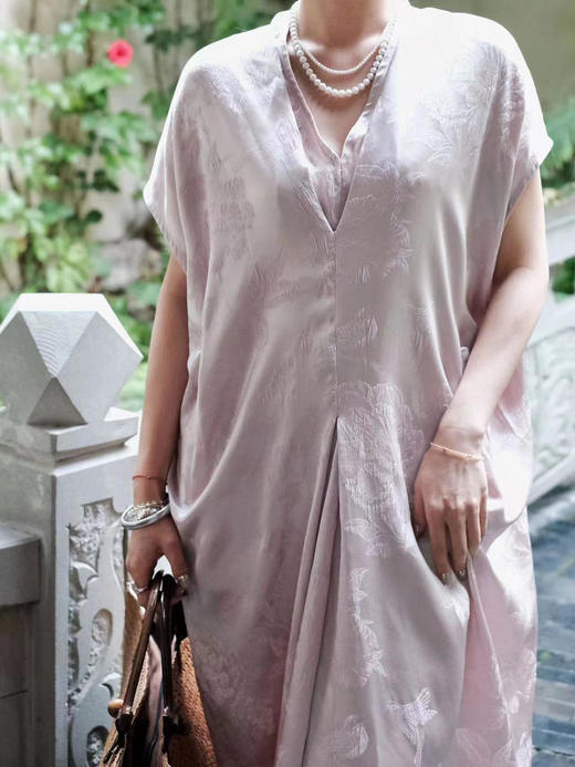 盛唐牡丹 |真丝银粉芙蓉花V领长裙 商品图4