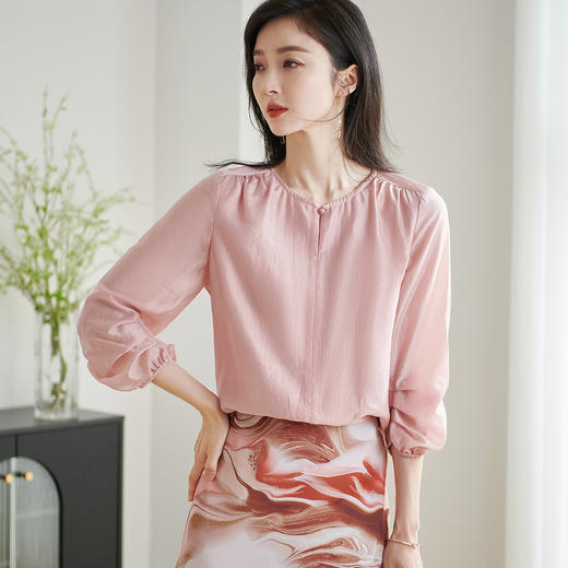 「粉雾云杉」莱赛尔泡泡袖衬衫 低饱和粉雾色打造出 “不费力的温柔气质”天然木本纤维垂坠透气，让闷热天气也能保持清爽米思阳2026春季新款优雅简约风莱赛尔衬衫高级感泡泡袖上衣女小衫1180 商品图1