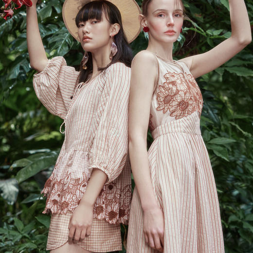 谜底套装女士2024年夏季新款文艺风刺绣宽松上衣+短裤242MTZ0650 商品图2