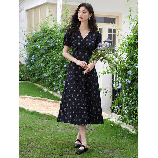 轻熟风蕾丝木耳边泡泡袖连衣裙女V领收腰A摆碎花裙V1241052 商品图1