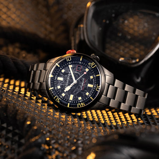 新款限量版SPINNAKER三角帆夜光锻造碳纤维盘面自动机械手表5111 商品图3