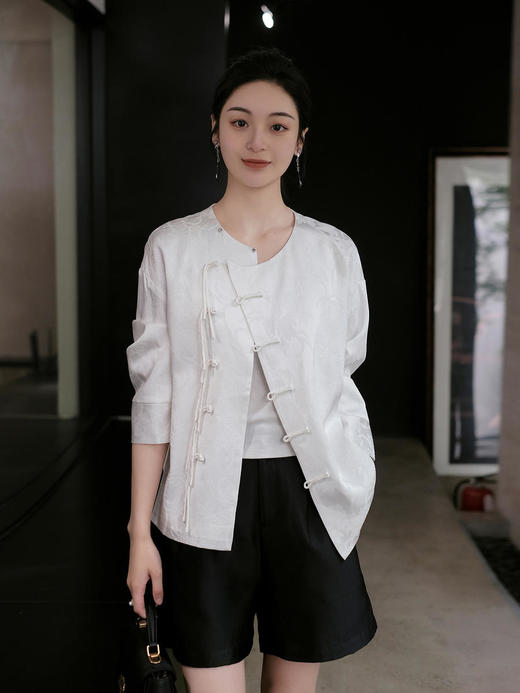 盛唐婧 |新中式流苏浮雕外套-白色(售完不补-不退不换) 商品图0
