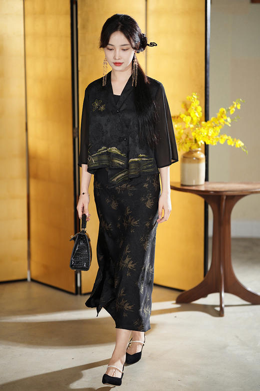 逸红颜明月优选#『苍蝶』新中式国风盘扣短款刺绣上衣，行走的人间富贵花！ 商品图9