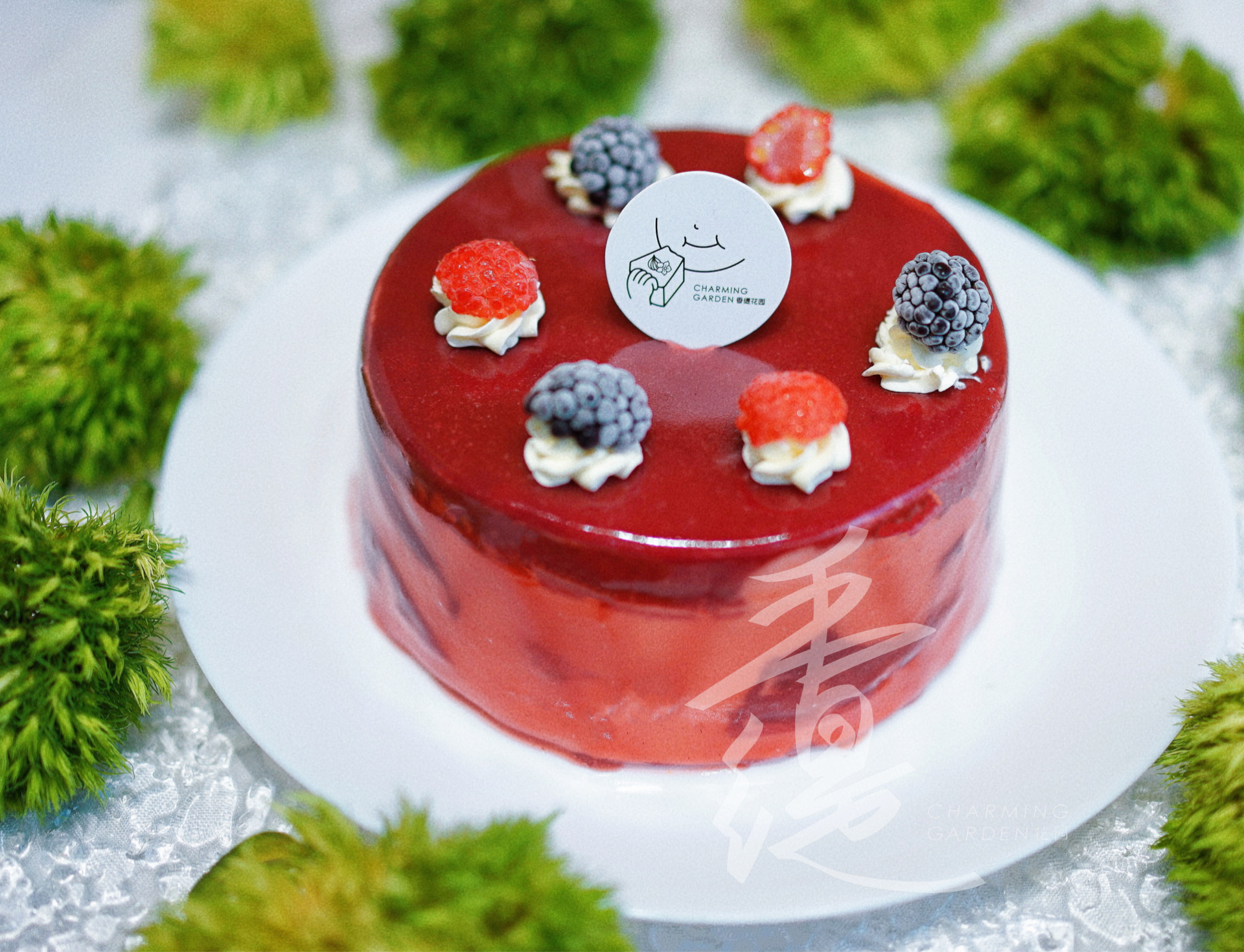 藤上生花·红丝绒草莓千层慕斯蛋糕