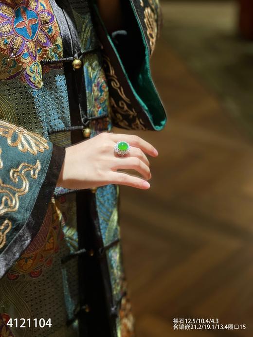 玻璃种艳绿蛋面戒指【4121104】具体价格微信咨询 商品图3