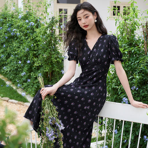 轻熟风蕾丝木耳边泡泡袖连衣裙女V领收腰A摆碎花裙V1241052 商品图0