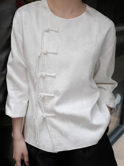 盛唐婧 |新中式流苏浮雕外套-白色(售完不补-不退不换) 商品图1