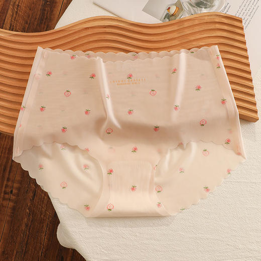 【超薄冰丝草莓图案内裤4条装】粉色｜象牙白｜蓝色｜浅咖｜黄色｜浅绿 |纯棉抑菌内档/爱心蜜桃臀设计，不卡档 2476 商品图3