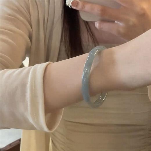 「仅9.9元包邮！四色可选」新中式琉璃烟灰色古风手镯 女轻奢首饰简约设计感ins礼物小众时尚饰品 商品图3
