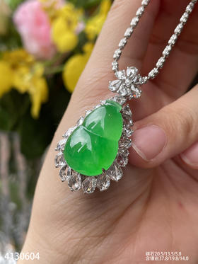高冰艳绿葫芦吊坠【4130604】具体价格微信咨询