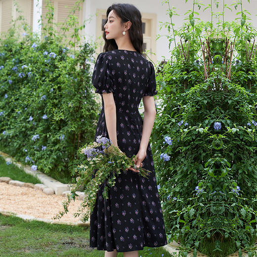 轻熟风蕾丝木耳边泡泡袖连衣裙女V领收腰A摆碎花裙V1241052 商品图4