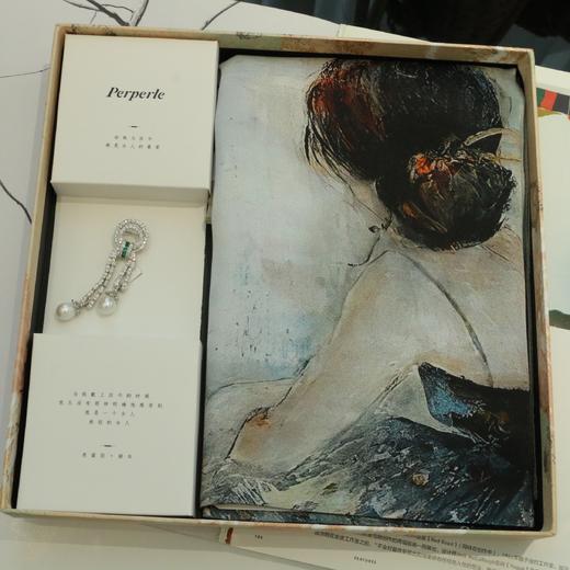 【甄珠贝·油画艺术风系列】芭蕾舞女孩丝巾和胸花礼盒套装，多种组合 商品图2