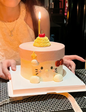 戴蝴蝶结的hello kitty