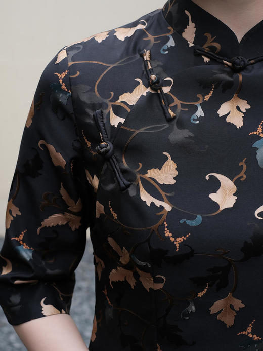 盛唐婧 |真丝翠松纹高雅旗袍-黑色 商品图1