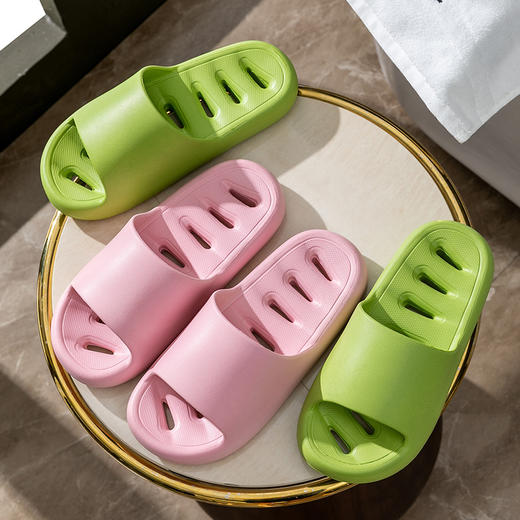 【舒适包裹，柔软不伤脚！】防滑洗澡拖鞋男女夏季家居室内踩屎感，漏水家用eva浴室凉拖鞋，颜值当道 多色可选！-ry 商品图1