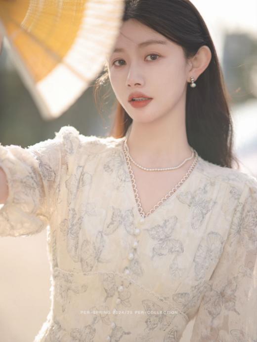 🔆【岚可可小蝶仙系列高质感收腰连衣裙】✅1、衣服的领口、👉腰间等多处都添加了精美的花边，💕增添了衣服的层次感和立体感，♦️让衣服看起来更加唯美、浪漫~  商品图0