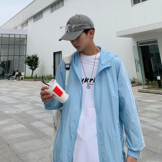 🍂【卡帝乐鳄鱼情侣款三条杠防晒衣605】✅1、轻氧户外运动｜防晒夹克 ▫轻薄如蝉翼专为夏日打造♦️ 2、宽松廓形拉高身线修饰比例🔆  商品图0