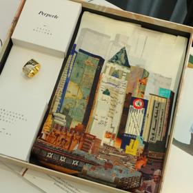 【甄珠贝·时尚高级感系列】53*53cm楼宇倒影丝巾和珐琅丝巾扣礼盒套装