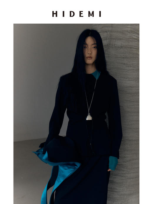 HIDEMI 极简春日圆领设计感前后两穿立体剪裁缎面外套上衣女 黑色/白色 商品图14