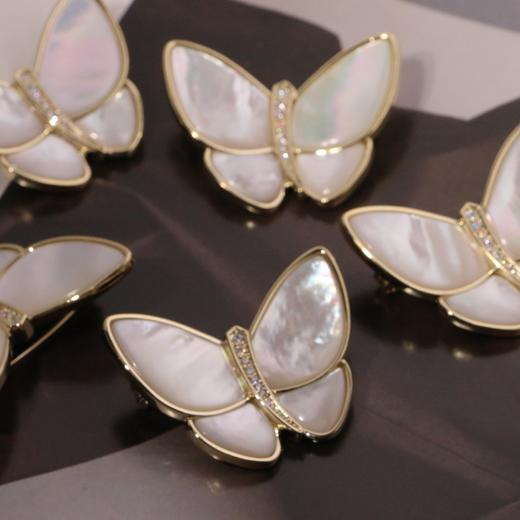 【甄珠贝·简约chill系列】53*53cm斜纹小丝巾和胸花多种组合礼盒套装 商品图3