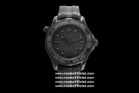 【墨黑海马，桀骜登场】OR厂新品海马系列300米。43.50mm表壳、表圈、波纹图案表盘均采用黑色氧化锆1Zr021陶瓷制成。镂空指针及12点位的圆点，均覆有Super-LumiNova夜光涂层