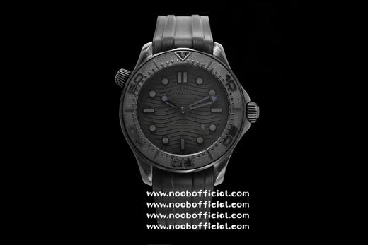 【墨黑海马，桀骜登场】OR厂新品海马系列300米。43.50mm表壳、表圈、波纹图案表盘均采用黑色氧化锆1Zr021陶瓷制成。镂空指针及12点位的圆点，均覆有Super-LumiNova夜光涂层 商品图0