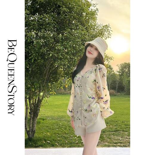 余潇潇【柳浪闻莺】重工刺绣天丝收腰连肩袖V领上衣&花苞短裤 商品图0