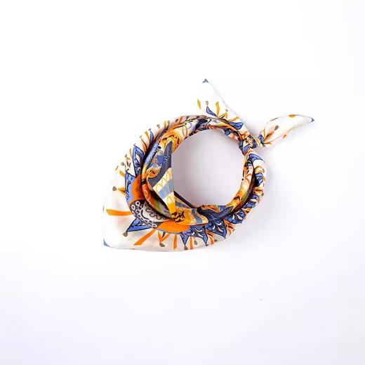 敦煌研究院 三兔飞天丝巾 新婚礼物女神节礼盒女生实用高级感礼品 商品图5