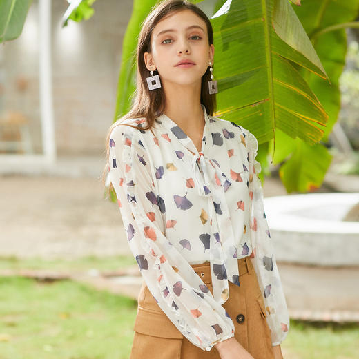 欧芮儿冬季2021款女装蝴蝶结系带衬衫女印花木耳边拼接宽松小衫 商品图0