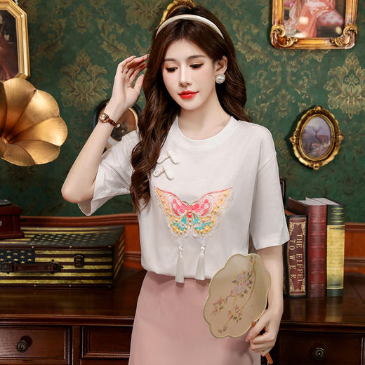 HT-6570白色蝴蝶刺绣短袖T恤女夏季新款中式国风盘扣重工设计感上衣 商品图3